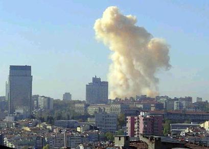 Клубы дыма над районом Бейоглу. 20 ноября 2003
