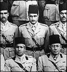 1945 - Капитан Насер с офицерами батальона